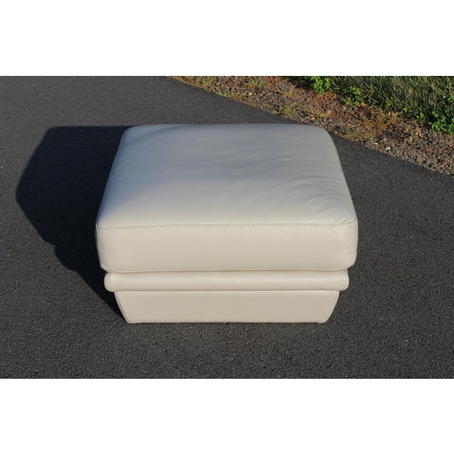 Contemporary Natuzzi Light Gray Leather Ottoman For Sale - Image 3 of 15