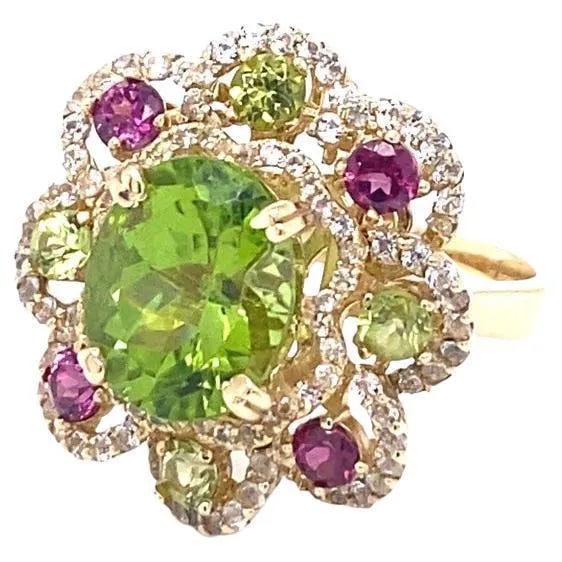 Contemporary 6.20 Carat Peridot Garnet White Sapphire Yellow Gold Cocktail Ring For Sale - Image 3 of 6