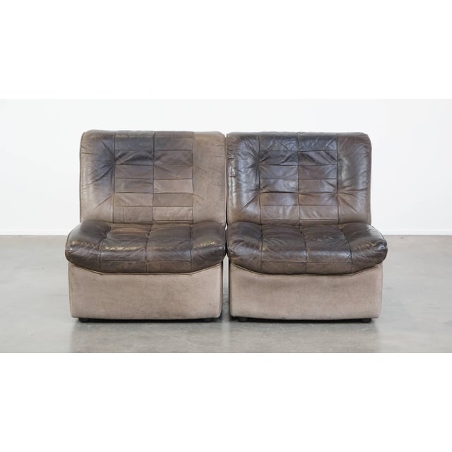 For sale: a gray vintage leather modular design sofa (2 sections + ottoman). This charming modular sofa dates from the...