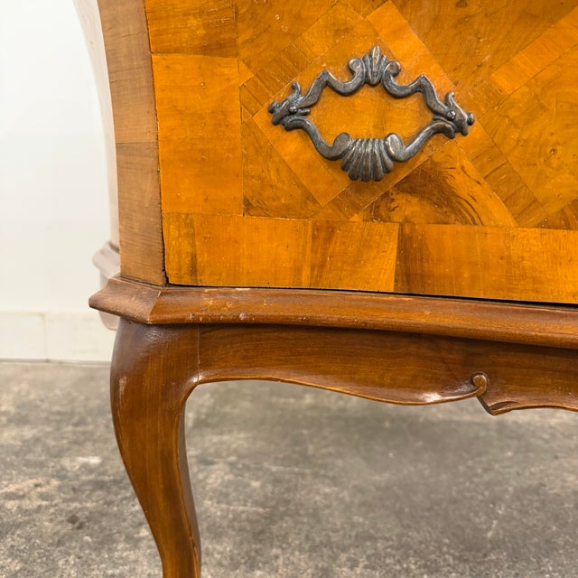 Early 20th Century Italian Parquet Burl Wood Bombe Style Chest of Drawers For Sale - Image 5 of 12