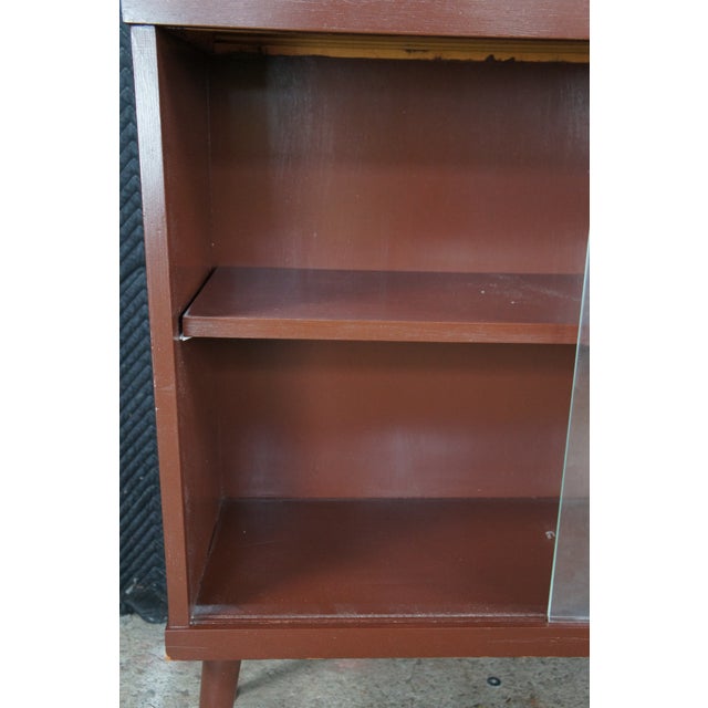 Mid Century Modern Bookcase Curio Display Cabinet W Sliding Glass Doors MCM For Sale - Image 6 of 9