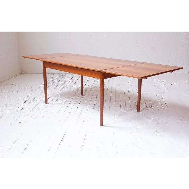 Rare Vintage AT-316 Hans J. Wegner extension dining table in teak, 1960. An attractive and ingeniously designed extension...