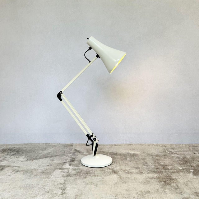 White Apex 90 Anglepoise Desk Lamp by George Carwardine, 1980s For Sale - Image 6 of 6