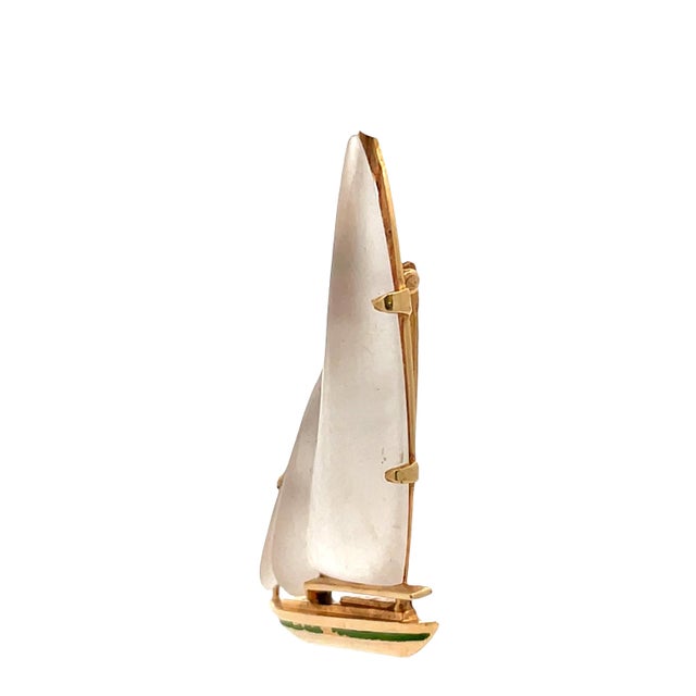 Mid 20th Century 14k Yellow Gold Carved Quartz Sailboat Brooch For Sale - Image 4 of 8
