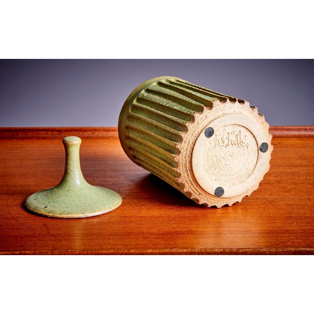 Ceramic Vessels with Lid and Vase in Green by Tom McMillin, USA, 1960s, Set of 5 For Sale - Image 12 of 18