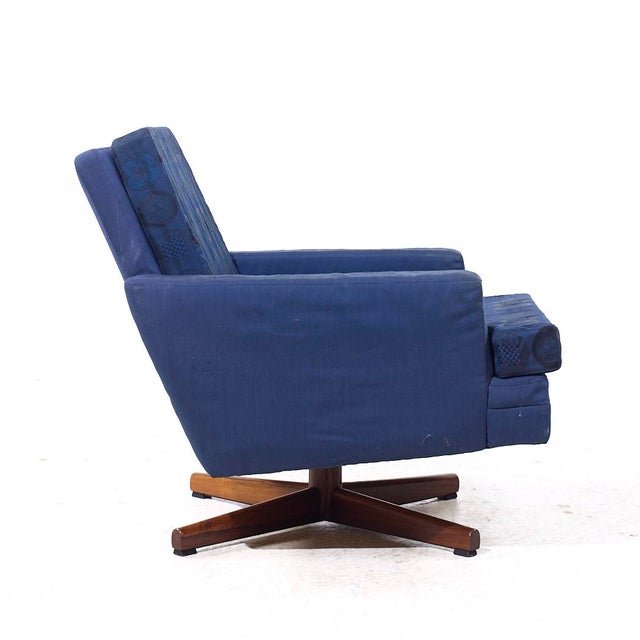 Fredrik Kayser Model 807 Mid Century Norwegian Swivel Lounge Chairs - Pair For Sale - Image 11 of 12