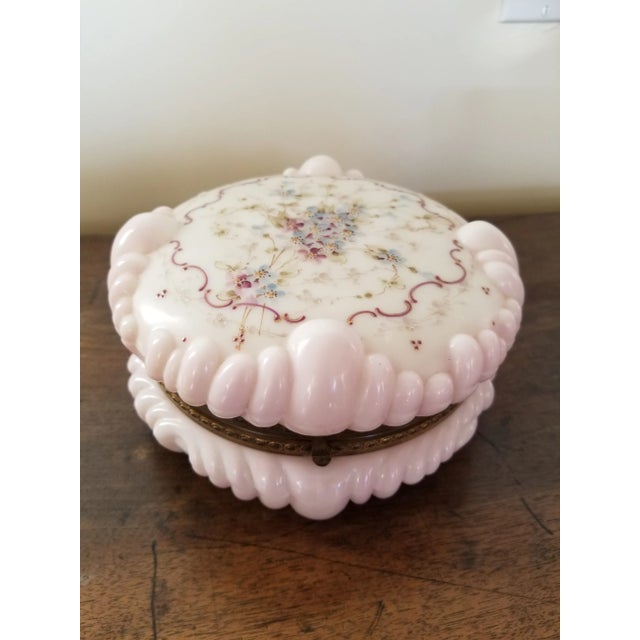 Pink 1920s Large Wavecrest Jewelry Box For Sale - Image 8 of 9