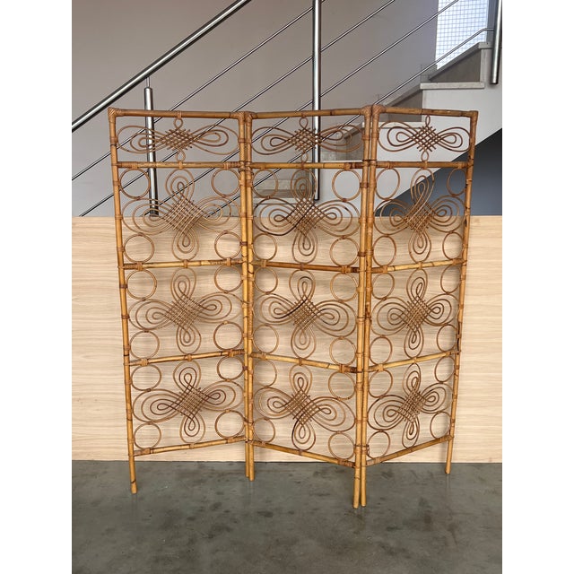 1960s Three-Panel Bamboo Wicker Rattan Folding Screen Room Divider, France 1960s For Sale - Image 5 of 10
