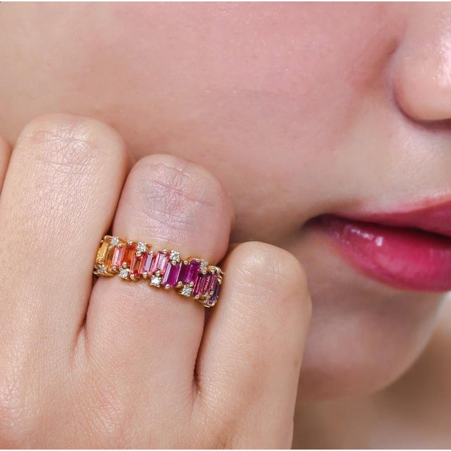 Contemporary Natural 4.36 cts rainbow sapphire & 0.35 cts diamond zig zag ring in 14k gold For Sale - Image 3 of 18