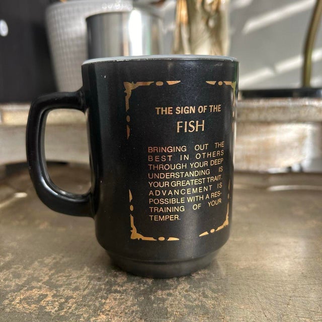 Anchor Hocking Vintage Mid-Century Modern Anchor Hocking Pisces Astrology Horoscope Milk Glass Mug For Sale - Image 4 of 6