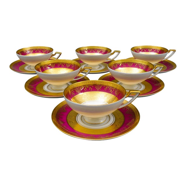 Mid 20th Century Dw Porzellan Karlsbader Wertarbeit Fuchsia Gold Encrusted Cup & Saucer Set- 12 Pieces For Sale