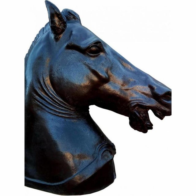 Roman horse in terracotta end 19th century Measures: height 76 cm Width 31 cm Length 92 cm Weight 36 Kg.