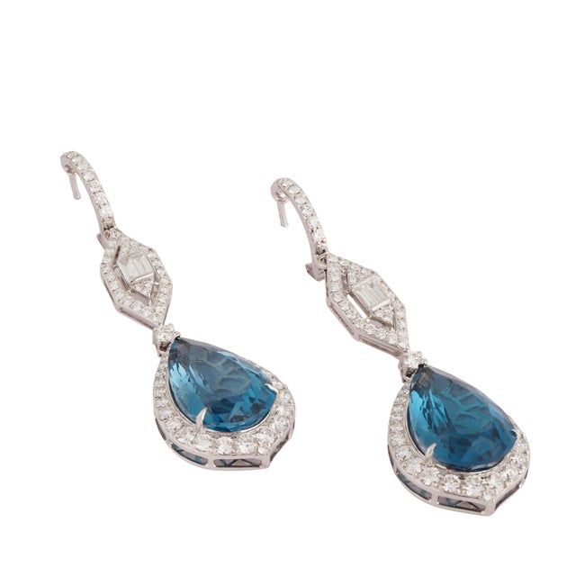 Natural blue topaz 19.49ct & diamond 2.53ct earring in 18k gold For Sale - Image 11 of 18