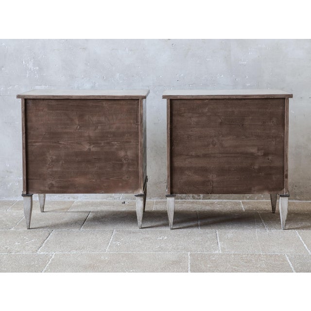 Neoclassical French Bedside Tables with Pattern in a Cream and Grey Patina, Set of 2 For Sale - Image 14 of 15