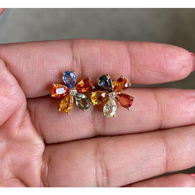 Contemporary Roshe Jewels Sapphire Studs, 4.88 Carats Natural Sapphire Earrings 14k Gold, A Pair For Sale - Image 3 of 8