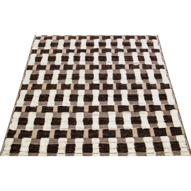 Abstract 2020s Modern Brown Wool Rug Handmade Moroccan Style With Seamless Abstract Pattern For Sale - Image 3 of 7