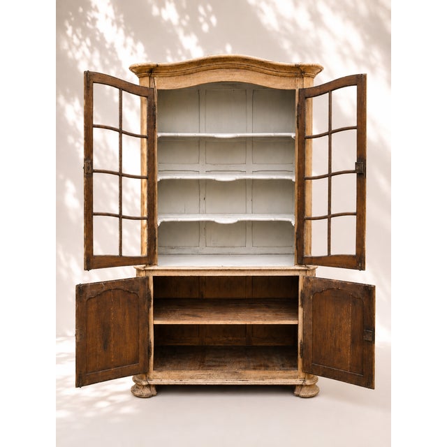 An elegant two-part cabinet in solid oak, dating from the 18th century and originating from Northern France, boasts...