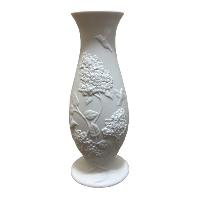 Mid-Century Modern White Bisque Porcelain Hummingbird & Lilac Vase by Cheryl Johnson for Goebel For Sale
