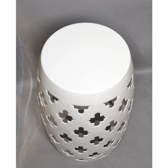 White 1970s Hollywood Regency Indoor Outdoor White Steel Carved Drum Garden Stool For Sale - Image 8 of 12
