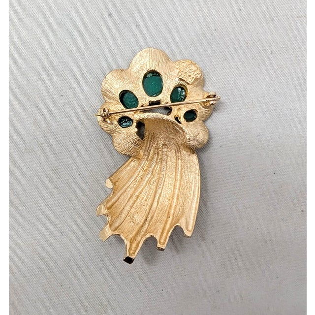 Metal Vintage Signed Ledo 1961 Goldtone Faux-Jade Cabochon & Clear Rhinestone Comet Brooch For Sale - Image 7 of 8