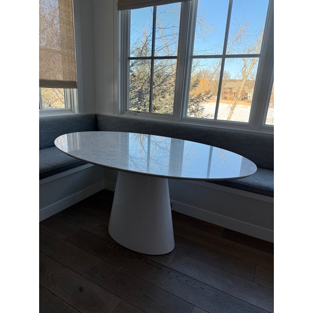 White Quartz Room and Board Decker 60w 37d Oval Table. White base with Marbled white quartz top. Excellent condition. Very...
