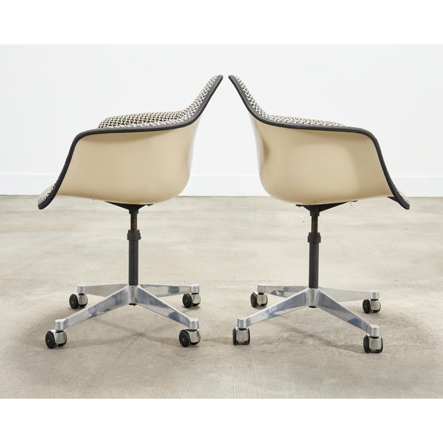 Metal Pair of Mid-Century Charles Eames for Herman Miller Office Chairs For Sale - Image 7 of 18