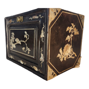 Beautiful Bamboo-and-Bone Mahjong Set in a Black Lacquer Box With Mother of Pearl
