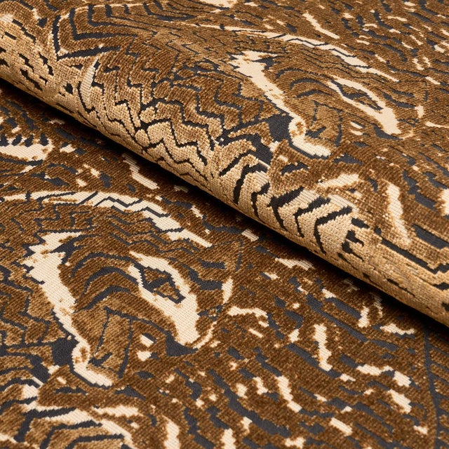 Schumacher SAMPLE - Schumacher Tigress Velvet Fabric In Gold For Sale - Image 4 of 4