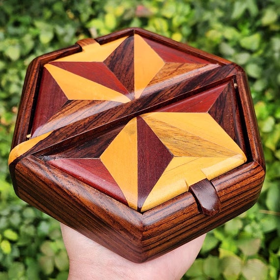 1950s Vintage MCM Japanese Muku Yosegi Wood Parquetry Hexagonal Jewelry Box – Gullwing Lid ​- Mid Century Modern Decor For Sale - Image 5 of 10