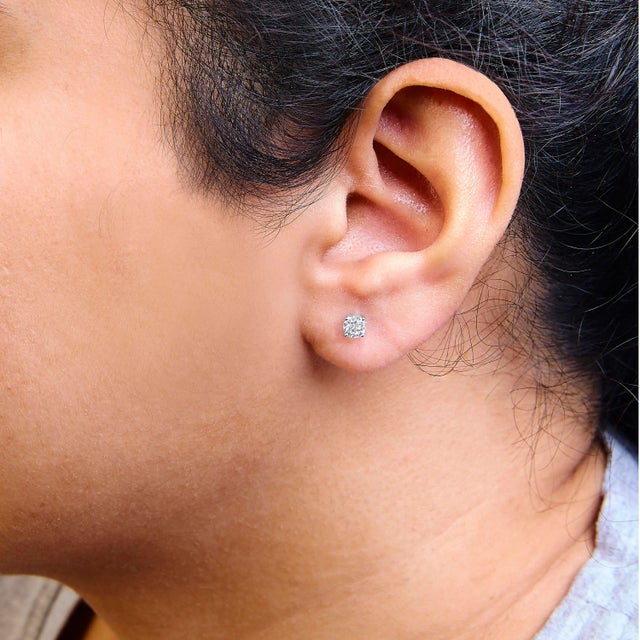 .925 Sterling Silver Silver 1/2 Cttw Round Lab Grown Diamond Classic 4-Prong Solitaire Stud Earrings (F-G Color, VS1-VS2 Clarity) For Sale - Image 4 of 5