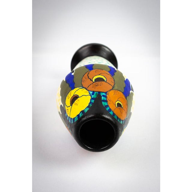 Shell-Shaped Vase in Polychrome Glazed Ceramic with Stylized Floral Decor by D'Argyl for E. Val & Cie, Paris, 1928-1935 For Sale - Image 6 of 11