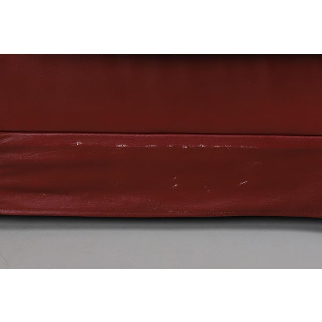 Maroon Vintage Three-Seater Sofa in Oxblood Leather with Deep Buttoning, 1930s For Sale - Image 8 of 9