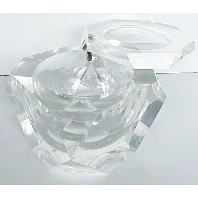 Mid-Century Modern 1970s Carole Stupell Faceted Swivel Top Lucite Ice Bucket, Octagonal For Sale - Image 3 of 8