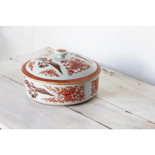 Farmhouse Chinese Export American Armorial Porcelain Tureen For Sale - Image 3 of 13