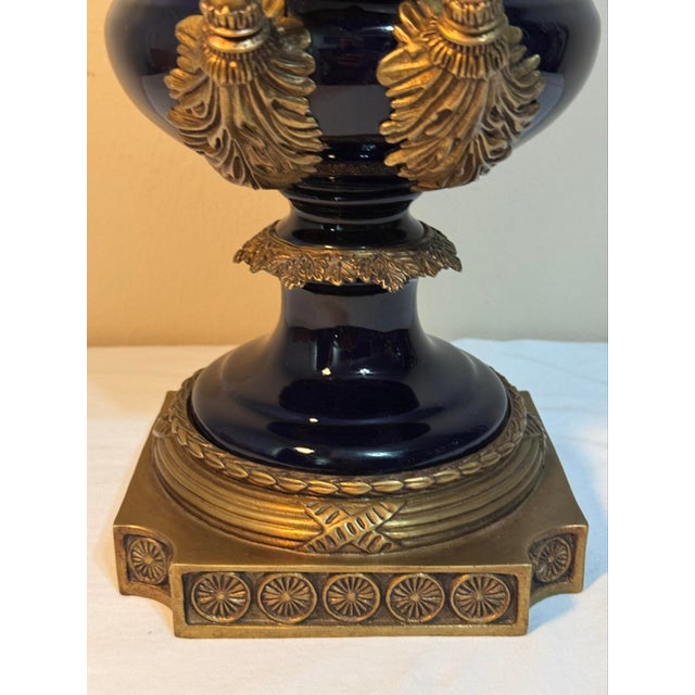 Blue 1990s United Wilson Porcelain Cobalt Urn Vase & Platform Base Gilt Bronze Mounts For Sale - Image 8 of 12