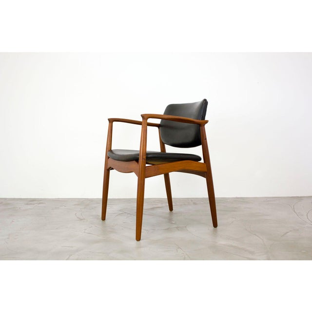 Design classic by Erik Buch, the armchair "Captains Chair" (Mod. 67), made by Ørum Møbelfabrik in Denmark. The frame is...