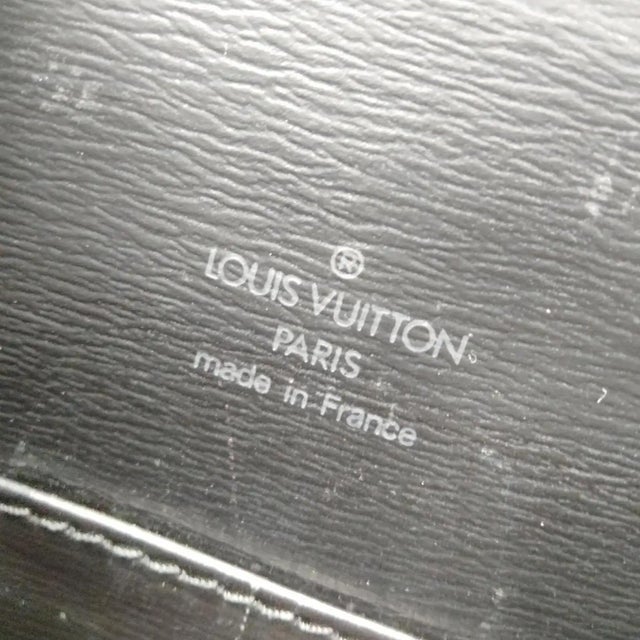 Animal Skin A 1993 Vintage Louis Vuitton Black Epi Leather Capucines Shoulder Bag For Sale - Image 7 of 15
