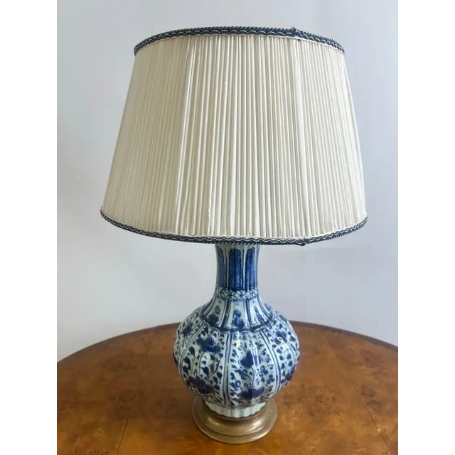 Oriental Chinese Ming Dynasty Style Blue & White Table Lamp W Org Shades, a Pair For Sale - Image 4 of 15