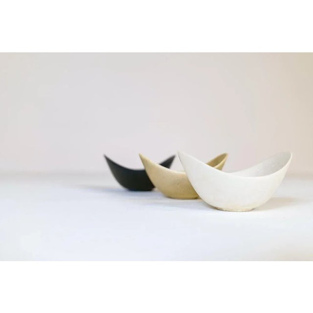 Rörstrand Mid-Century Ceramic Bowls by Gunnar Nylund for Rörstrand, Sweden, Set of 3 For Sale - Image 4 of 16