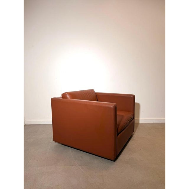 Elegant vintage lounge chair by Knoll , upholstered in rich cognac brown leather. A timeless architectural design...