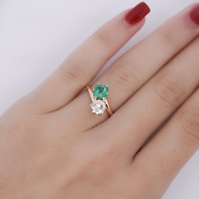 1.84 Carat Square Emerald & Round Diamond 18k Gold Toi Et Moi Bypass Ring Size 6 For Sale - Image 4 of 7