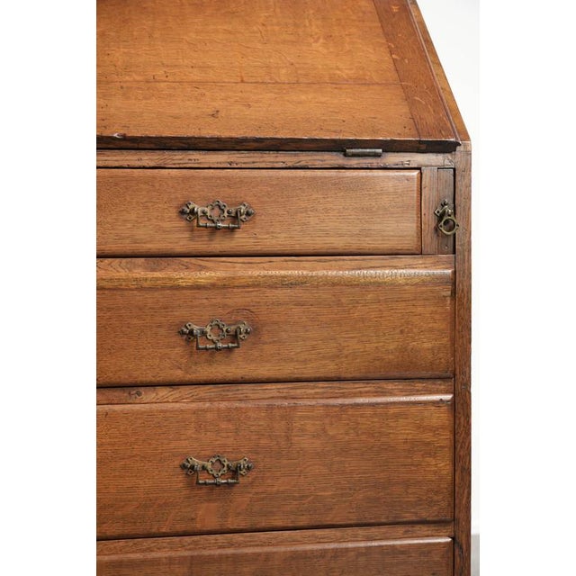 Antique English Oak Bookcase with Upright and Original Glass, 1700s For Sale - Image 14 of 17