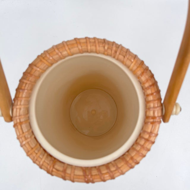 Tan Vintage Nantucket Basket Wine Chiller, Carrier or Vase With Hard Plastic Liner For Sale - Image 8 of 9