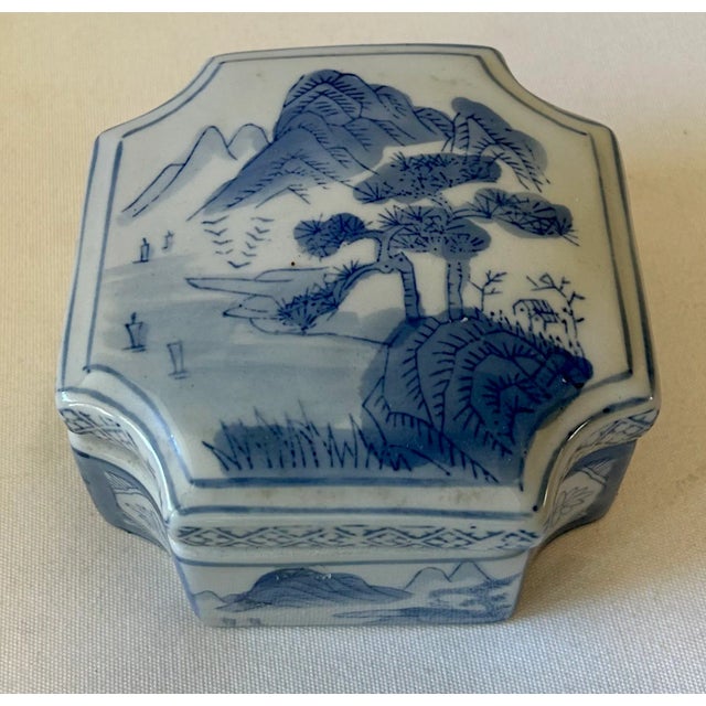 Vintage Chinoiserie Blue and White Lidded Ceramic Box For Sale - Image 10 of 12