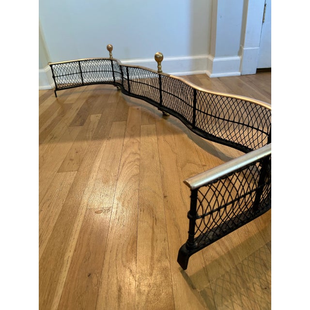 American 1970’s Brass and Iron Mesh Serpentine Fireplace Fender Attributed to Virginia Metalcrafters For Sale - Image 3 of 12