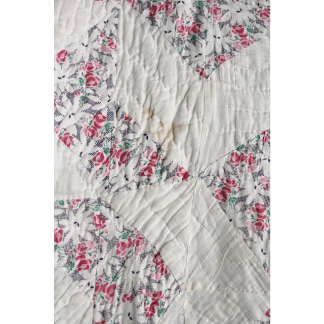 1920s Antique 1910s-30s Pink and White Quilt - Floral Quilt For Sale - Image 5 of 12