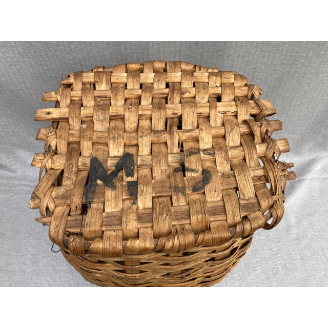 Lovely, unique American woven splint oak gathering basket with initialed lid. Made from oak splint with the lid attached...