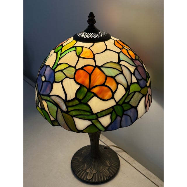 Tiffany Studios Vintage Mid 20th Century Tiffany Style Stained Glass Table Lamp For Sale - Image 4 of 11