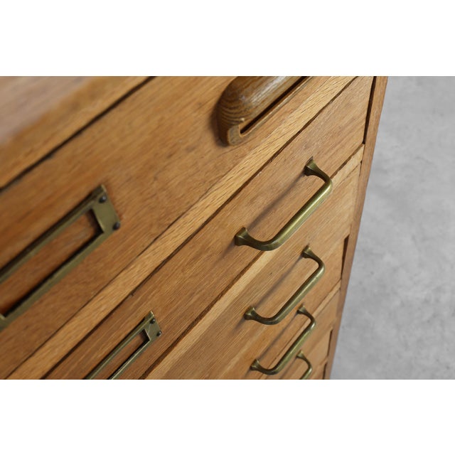 Industrial Oak Filing Cabinet with Brass Handles, United Kingdom, 1920s For Sale - Image 12 of 15