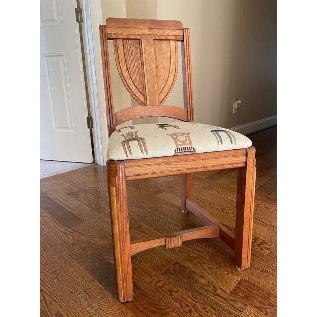 Six solid oak armless chairs with cushion seats. Early American oak dining chairs with arched back and tiered wood design...